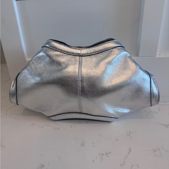 Alexander McQueen De Manta Small Silver Leather Clutch - Picture 3 of 5